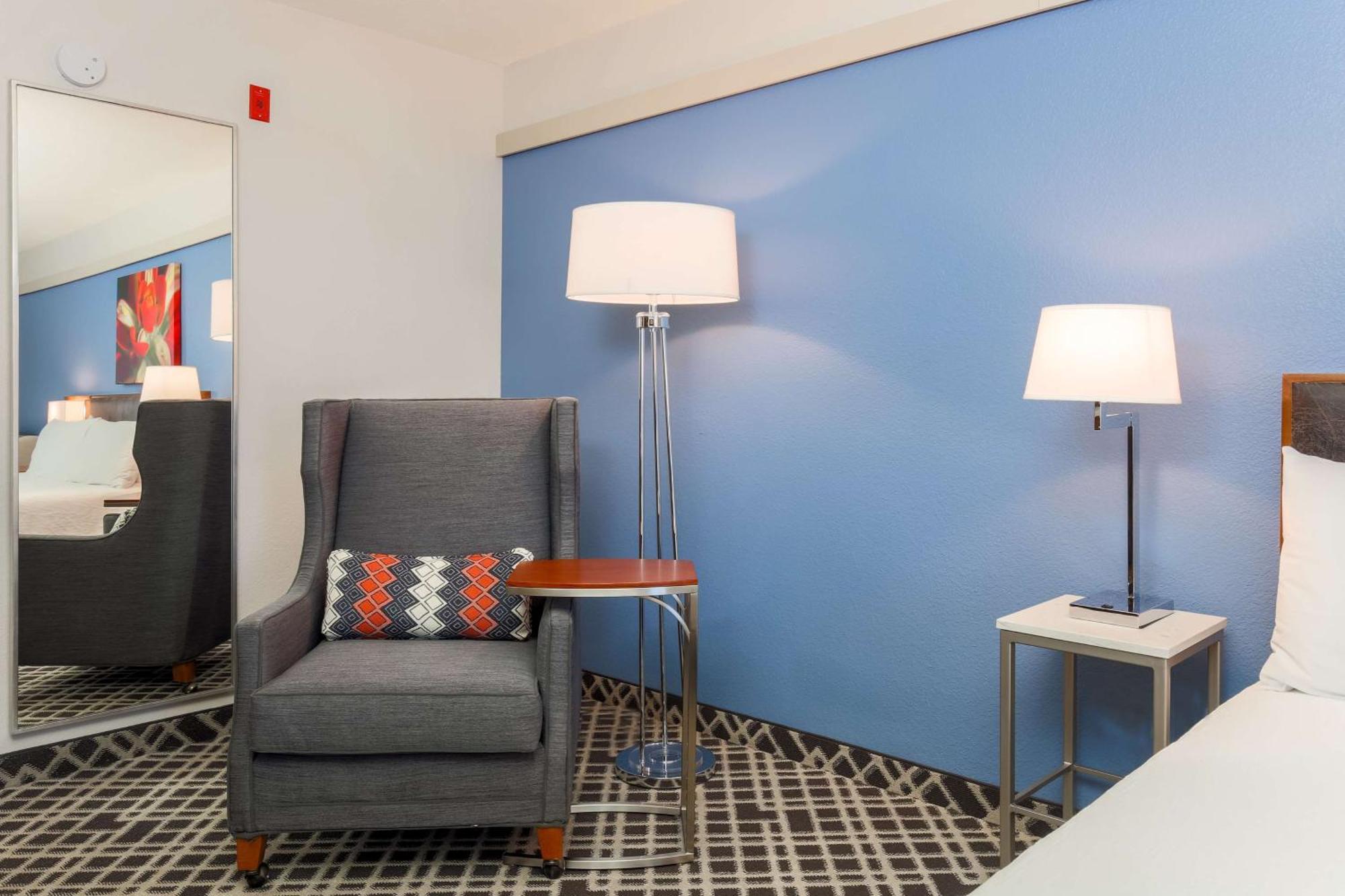 Hilton Garden Inn Dallas/Market Center Extérieur photo
