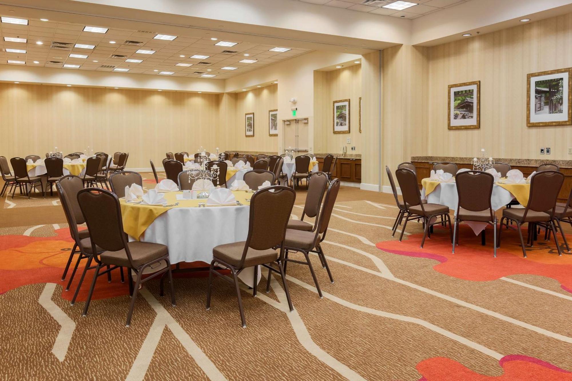 Hilton Garden Inn Dallas/Market Center Extérieur photo