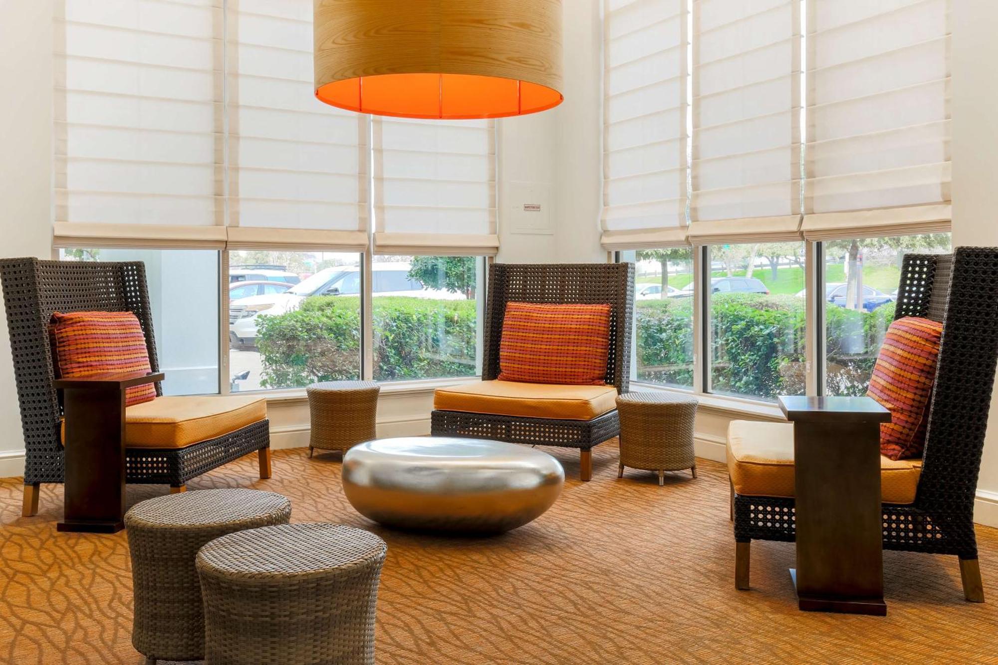 Hilton Garden Inn Dallas/Market Center Extérieur photo